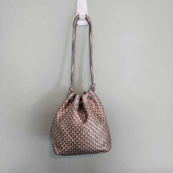 Elliott Lucca Silver Metallic Leather Woven Drawstring Bucket Purse - Picture 3 of 9